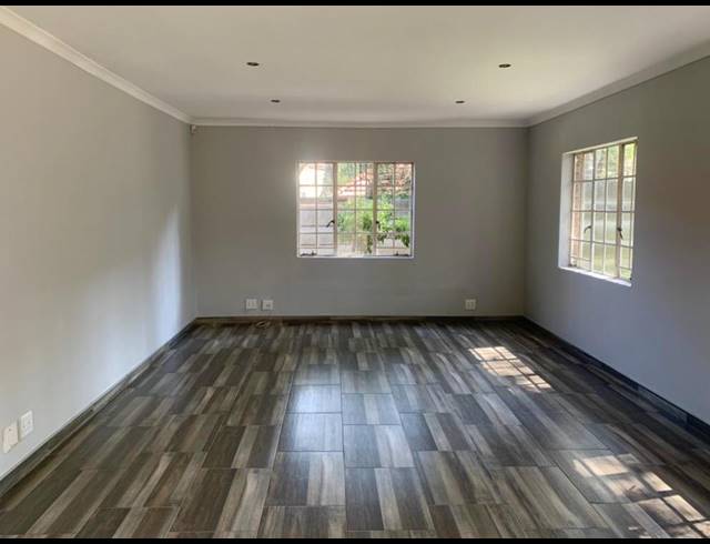 90M² BUSINESS CENTRE TO LET IN SAXONWOLD